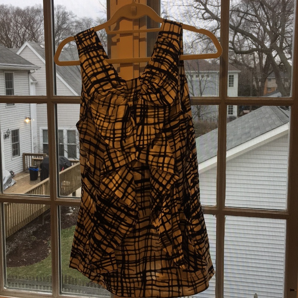Cute blouse with ruffle detail.